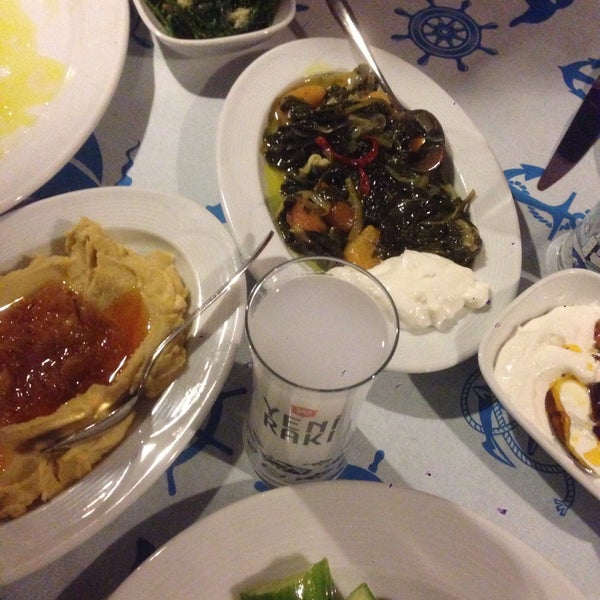 รูปภาพถ่ายที่ ÇimÇim Restaurant โดย Murat A. เมื่อ 12/23/2016