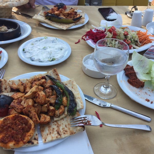 Foto tirada no(a) Kolcuoğlu Restaurant por Aslı Ç. em 6/26/2018