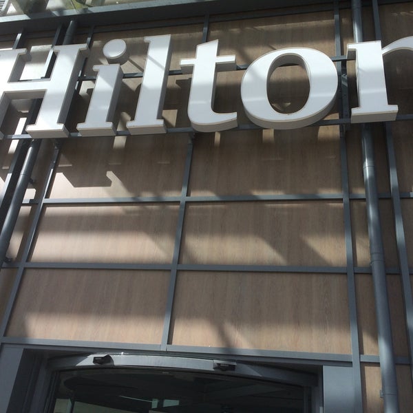 Das Foto wurde bei Hilton Southampton - Utilita Bowl von simon p. am 7/18/2016 aufgenommen