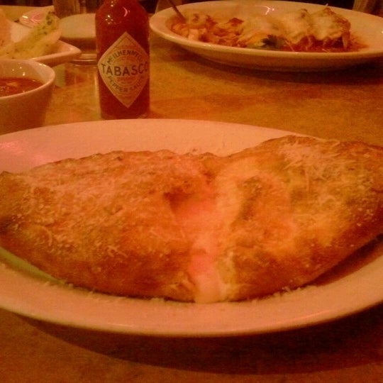 Foto diambil di Mario’s Seawall Italian Restaurant oleh Michelle E. pada 11/14/2012
