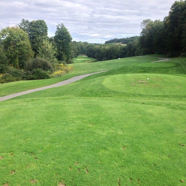 รูปภาพถ่ายที่ Centennial Golf Club โดย jon v. เมื่อ 9/14/2013