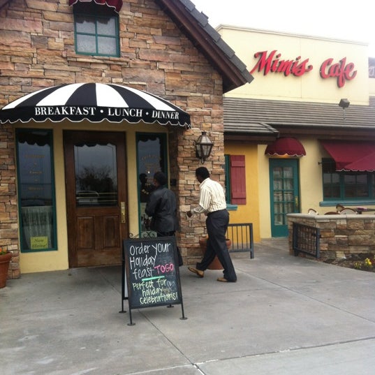 Photo taken at Mimi&#39;s Bistro + Bakery by Nikia S. on 12/6/2012