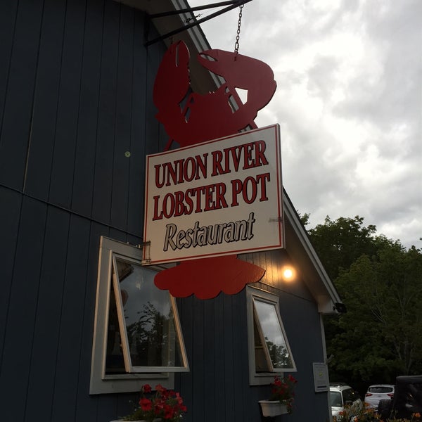 Photo taken at Union River Lobster Pot by Steve on 8/5/2015