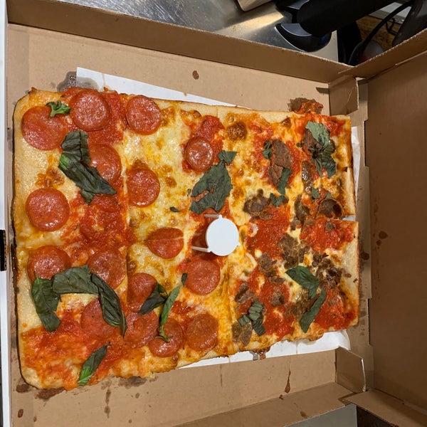 Das Foto wurde bei Delizia 73 Ristorante &amp; Pizza von Brendan B. am 4/24/2020 aufgenommen