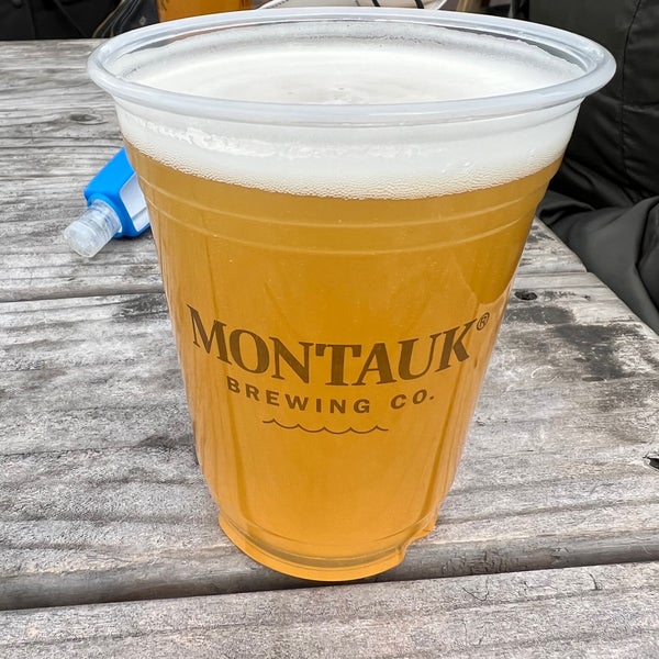 Foto tirada no(a) Montauk Brewing Company por Brendan B. em 1/16/2022