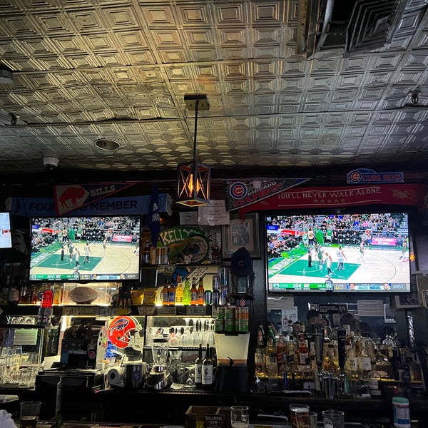 Photo taken at Kelly&#39;s Sports Bar by Brendan B. on 5/14/2022