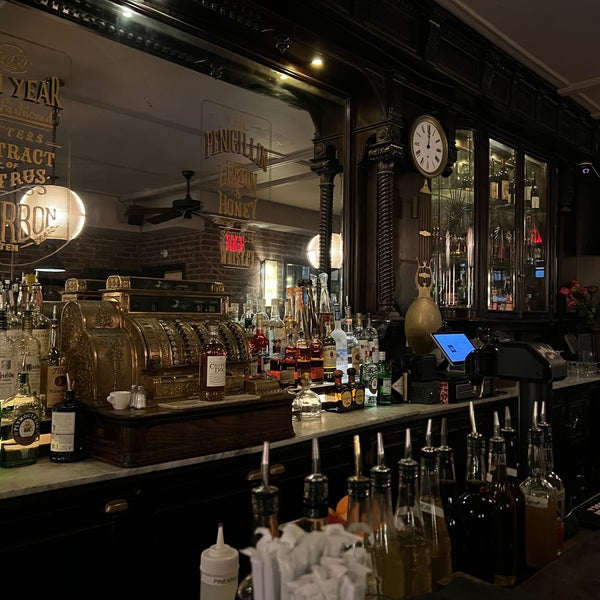 Foto tirada no(a) The Bar Room por Brendan B. em 4/30/2022