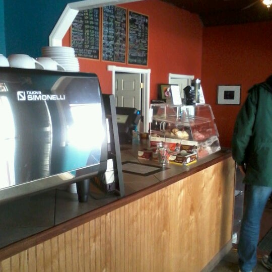 3/17/2013 tarihinde Lance C.ziyaretçi tarafından The Happy Cappuccino Coffee House'de çekilen fotoğraf