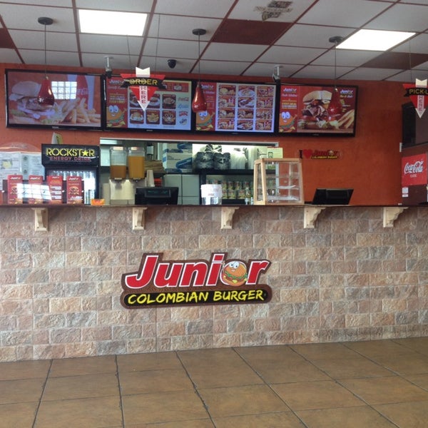 Photo taken at Junior Colombian Burger - South Trail Circle by Ivanna V. on 11/14/2013