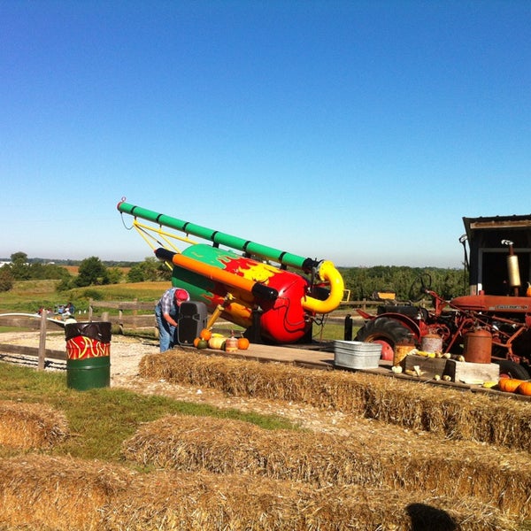 Foto diambil di Eckert&#39;s Millstadt Fun Farm oleh Mark H. pada 9/22/2013
