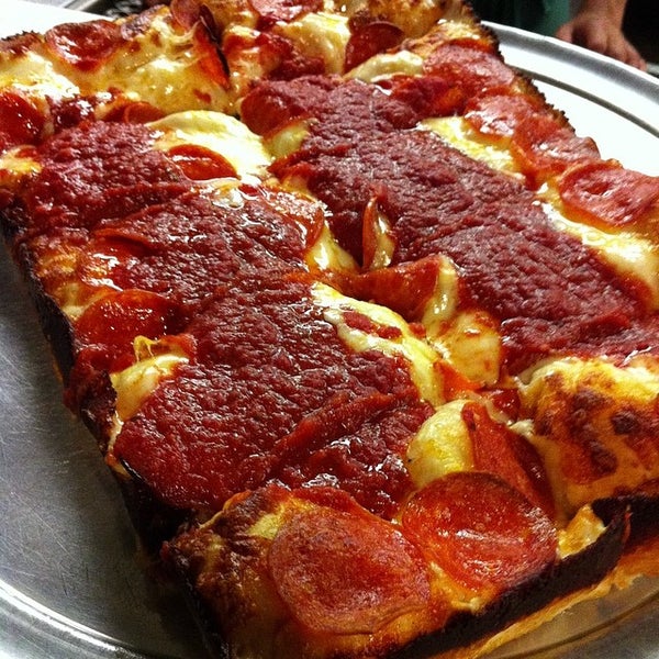 Foto tirada no(a) Barry&#39;s Pizza por Marta C. em 4/19/2014
