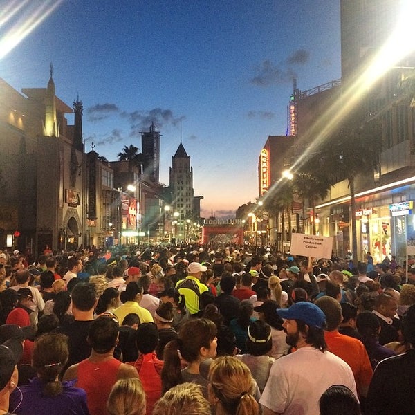 Foto scattata a Hollywood Half Marathon &amp; 5k / 10k da Jeffy G. il 4/5/2014