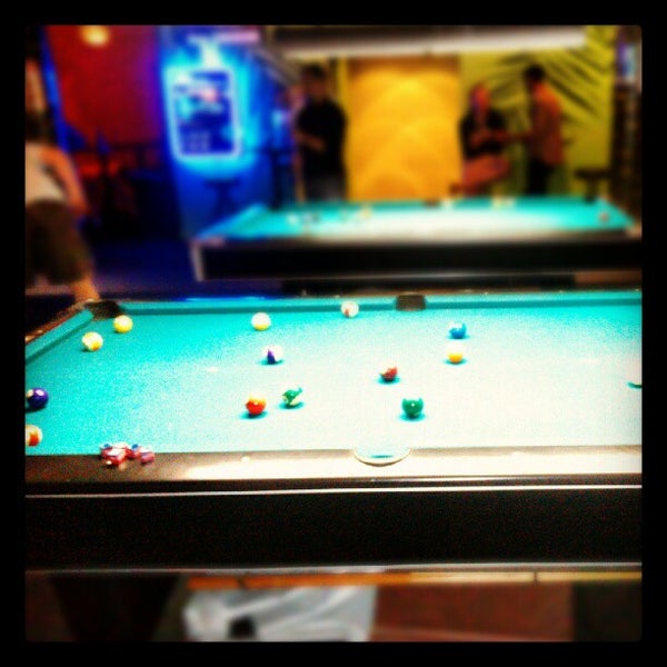 Foto diambil di Continental Modern Pool Lounge oleh Paparicio pada 9/16/2012