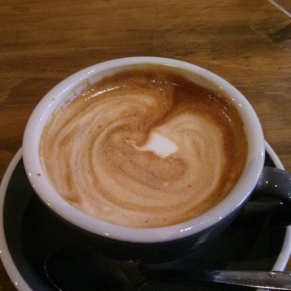6/1/2013 tarihinde zigiprimoziyaretçi tarafından 2Pocket Fairtrade Espresso Bar and Store'de çekilen fotoğraf