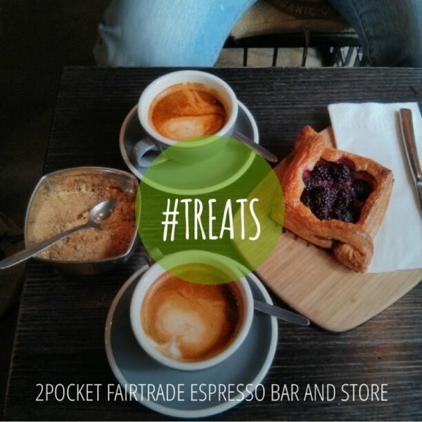 9/15/2013 tarihinde zigiprimoziyaretçi tarafından 2Pocket Fairtrade Espresso Bar and Store'de çekilen fotoğraf