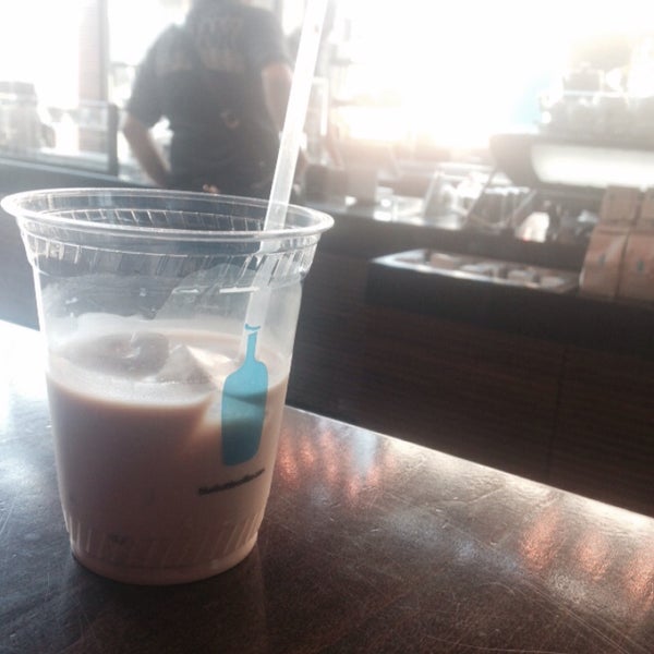 7/13/2015 tarihinde ᴡ G.ziyaretçi tarafından Blue Bottle Coffee'de çekilen fotoğraf