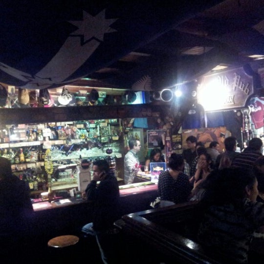 รูปภาพถ่ายที่ The Old Pub โดย jp เมื่อ 9/23/2012