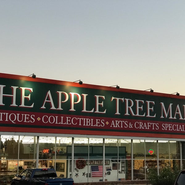 The Apple Tree Mall Arts & Crafts Store in Branson