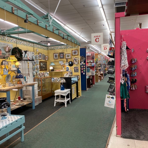 The Apple Tree Mall Arts and Crafts Store in Branson