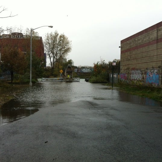 Снимок сделан в Frankenstorm Apocalypse - Hurricane Sandy пользователем Elizabeth K. 10/29/2012