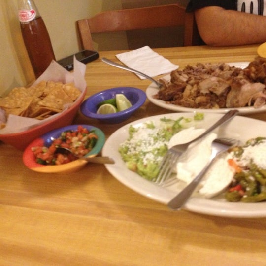 10/14/2012 tarihinde Angel B.ziyaretçi tarafından Sabas Vega Carnitas Restaurant'de çekilen fotoğraf
