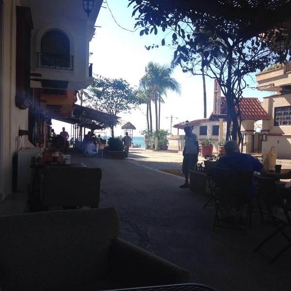 2/17/2015 tarihinde Andrew B.ziyaretçi tarafından Caffé del Mar Vallarta'de çekilen fotoğraf