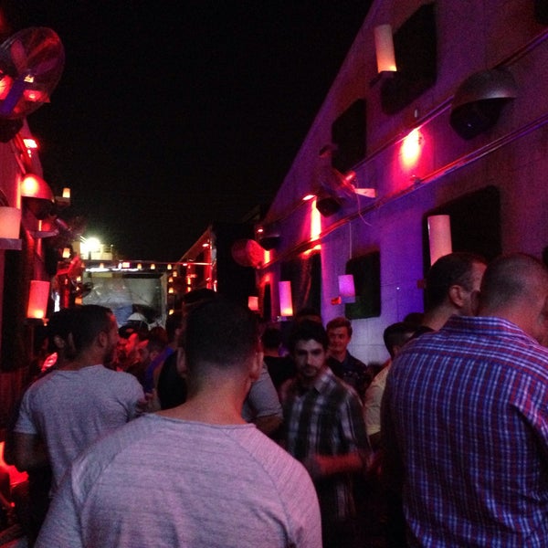 รูปภาพถ่ายที่ House Nightclub โดย Andrew B. เมื่อ 12/7/2014