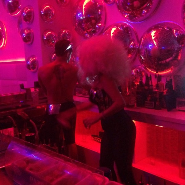 Foto tirada no(a) House Nightclub por Andrew B. em 10/12/2014