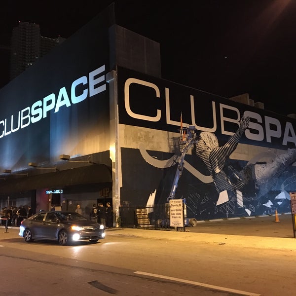 Foto tirada no(a) Club Space por Andrew B. em 3/22/2017