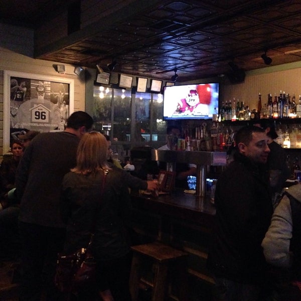 12/28/2014 tarihinde Andrew B.ziyaretçi tarafından Bar 96'de çekilen fotoğraf