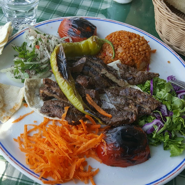 Foto scattata a Ömür Restaurant da Ftmm U. il 9/15/2016