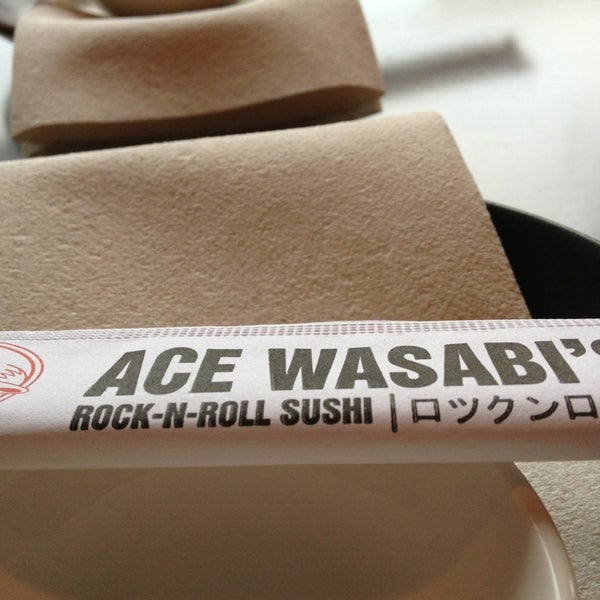 Foto scattata a Ace Wasabi&#39;s Rock-N-Roll Sushi da Erik N. il 7/17/2013