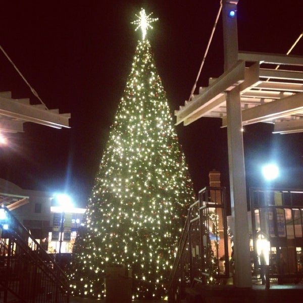 Photo taken at The Promenade Shops at Saucon Valley by Matthew B. on 12/22/2013