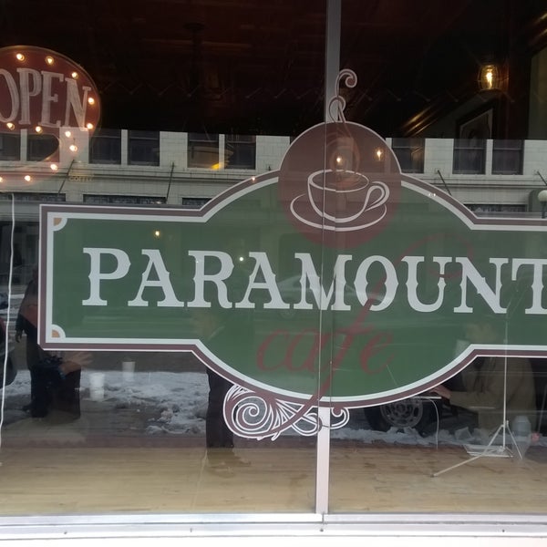 Foto tirada no(a) Paramount Cafe por Zachary M. em 3/25/2016