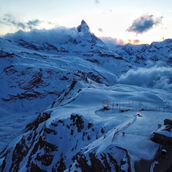 Das Foto wurde bei 3100 Kulmhotel Gornergrat Zermatt von Vladimir P. am 3/29/2018 aufgenommen