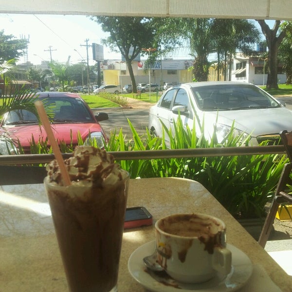 Frappuccino e café capoeira pra acompanhar a vista da nova praça. Supér.