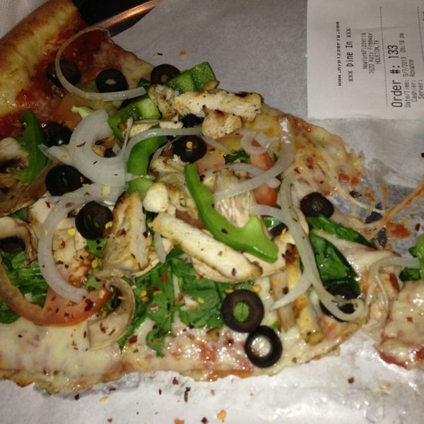 Foto scattata a Russo&#39;s New York Pizzeria da سعد ا. il 9/8/2013