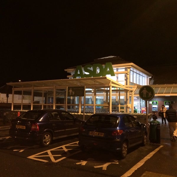 Asda Totton'da Süpermarket