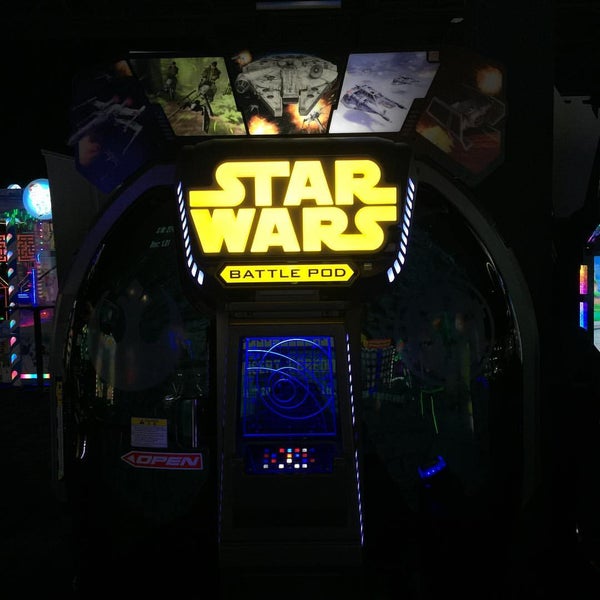 Photo taken at Dave &amp; Buster&#39;s by Peter S. on 3/15/2016
