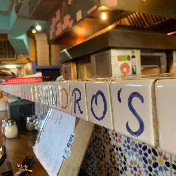 Foto tirada no(a) D&#39;Allesandro&#39;s Pizza por Matthew V. em 5/21/2019