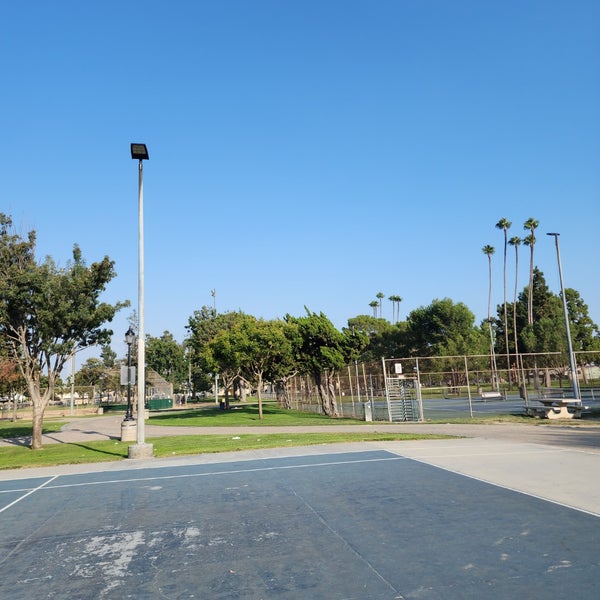 SOUTH GATE PARK /SPORTS CENTER - 137 Photos & 67 Reviews - 4900 Southern  Ave, South Gate, California - Recreation Centers - Phone Number - Yelp