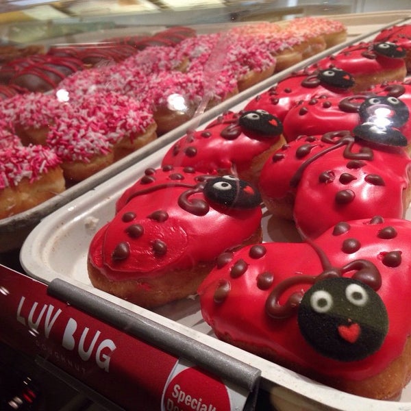 1/27/2015 tarihinde Abdel Rahman A.ziyaretçi tarafından Krispy Kreme Doughnuts'de çekilen fotoğraf