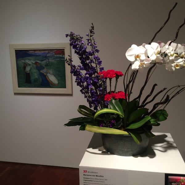 3/30/2014 tarihinde Russ W.ziyaretçi tarafından Fantasy Flowers'de çekilen fotoğraf