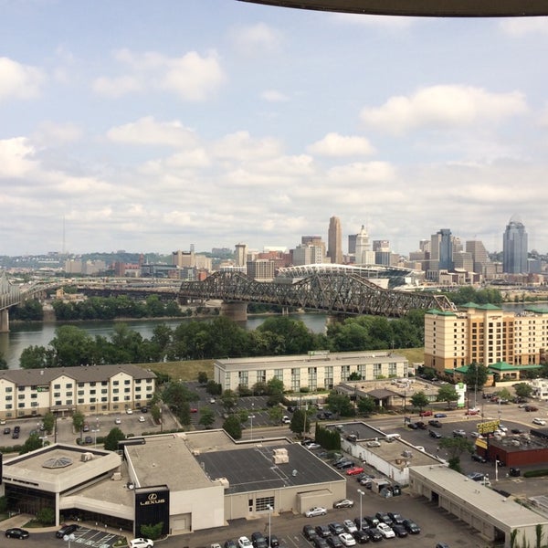 Foto tirada no(a) Radisson Hotel Cincinnati Riverfront por John G. em 8/10/2014