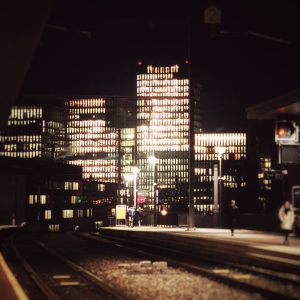 Foto scattata a Bahnhof Oerlikon da Matthias A. il 1/21/2020