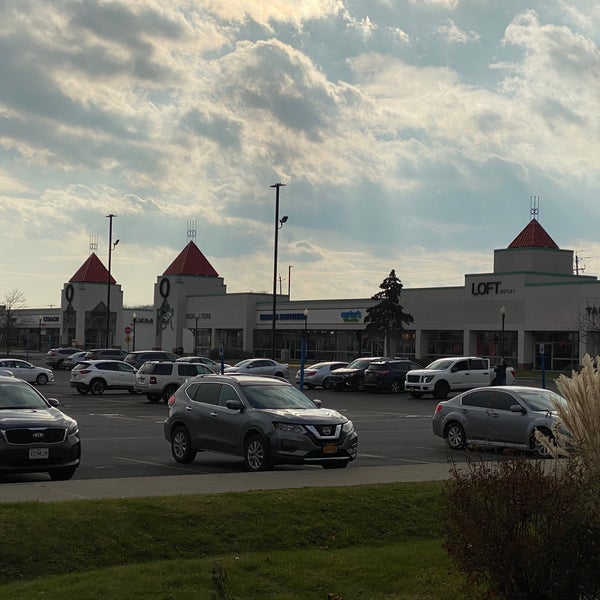 Waterloo Premium Outlets 655 NY318