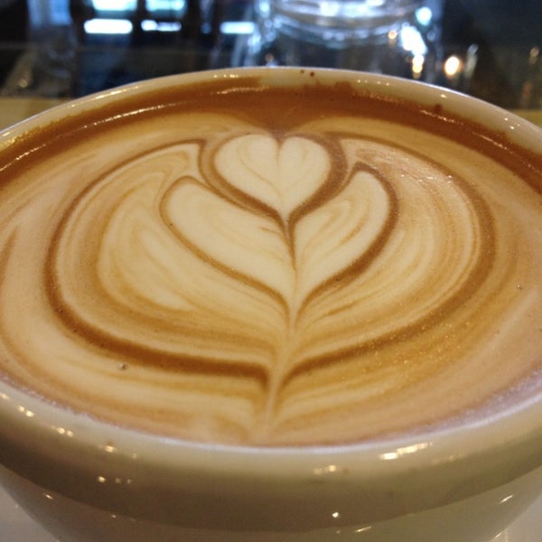 รูปภาพถ่ายที่ Happy Coffee โดย Jessica A. เมื่อ 2/14/2013