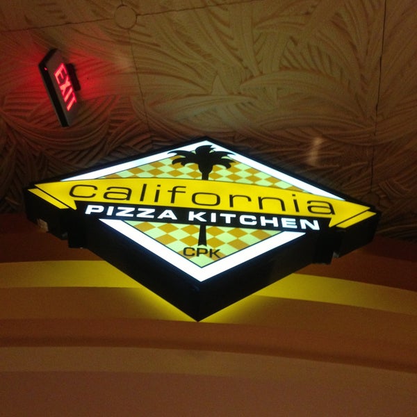 4/27/2013にCarol P.がCalifornia Pizza Kitchenで撮った写真