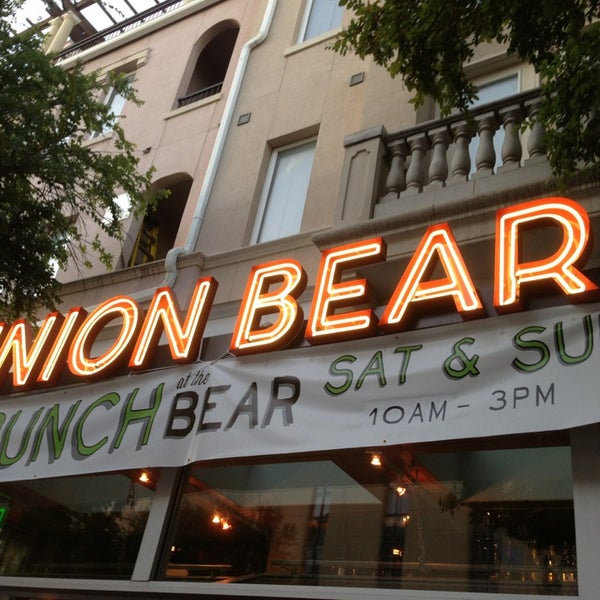 Foto tirada no(a) Union Bear por Kerry em 7/28/2013
