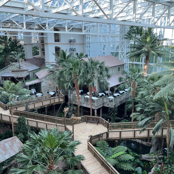 รูปภาพถ่ายที่ Gaylord Palms Resort &amp; Convention Center โดย Kerry เมื่อ 6/16/2022